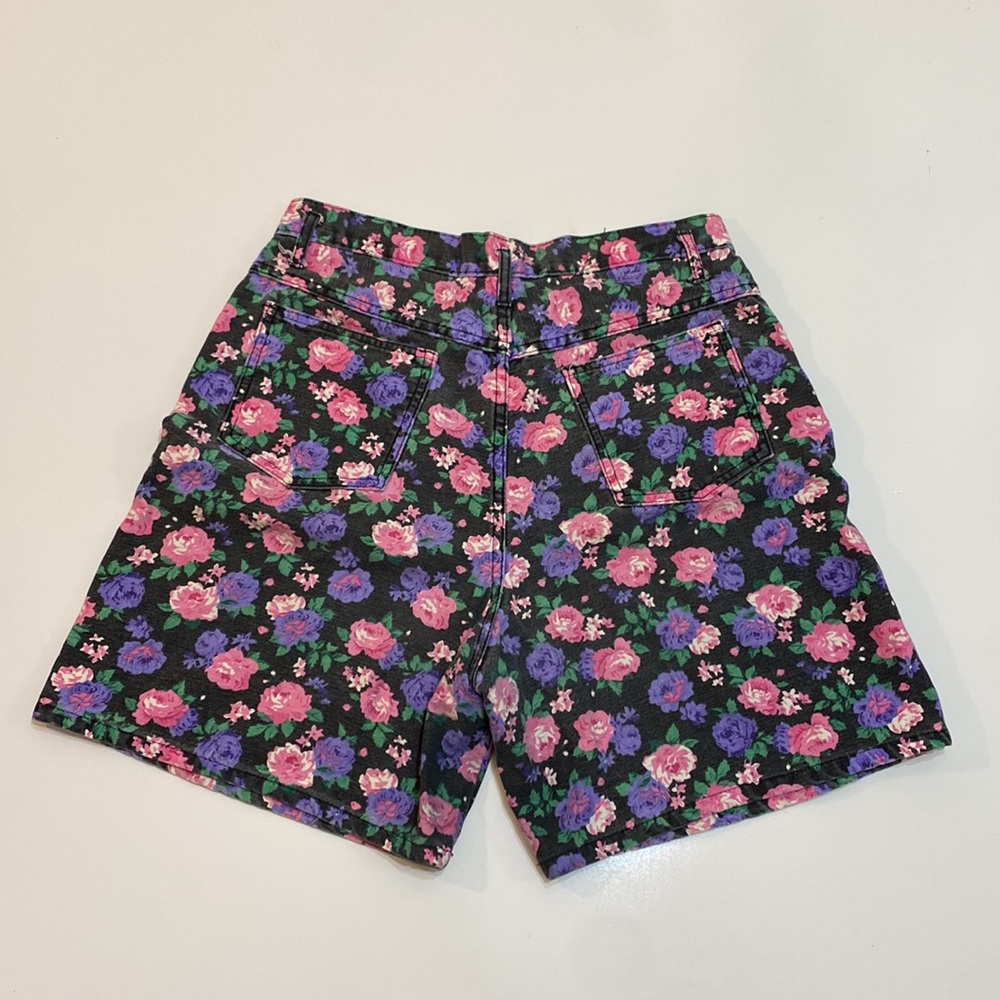Floral mom jean shorts - Picture 2 of 7